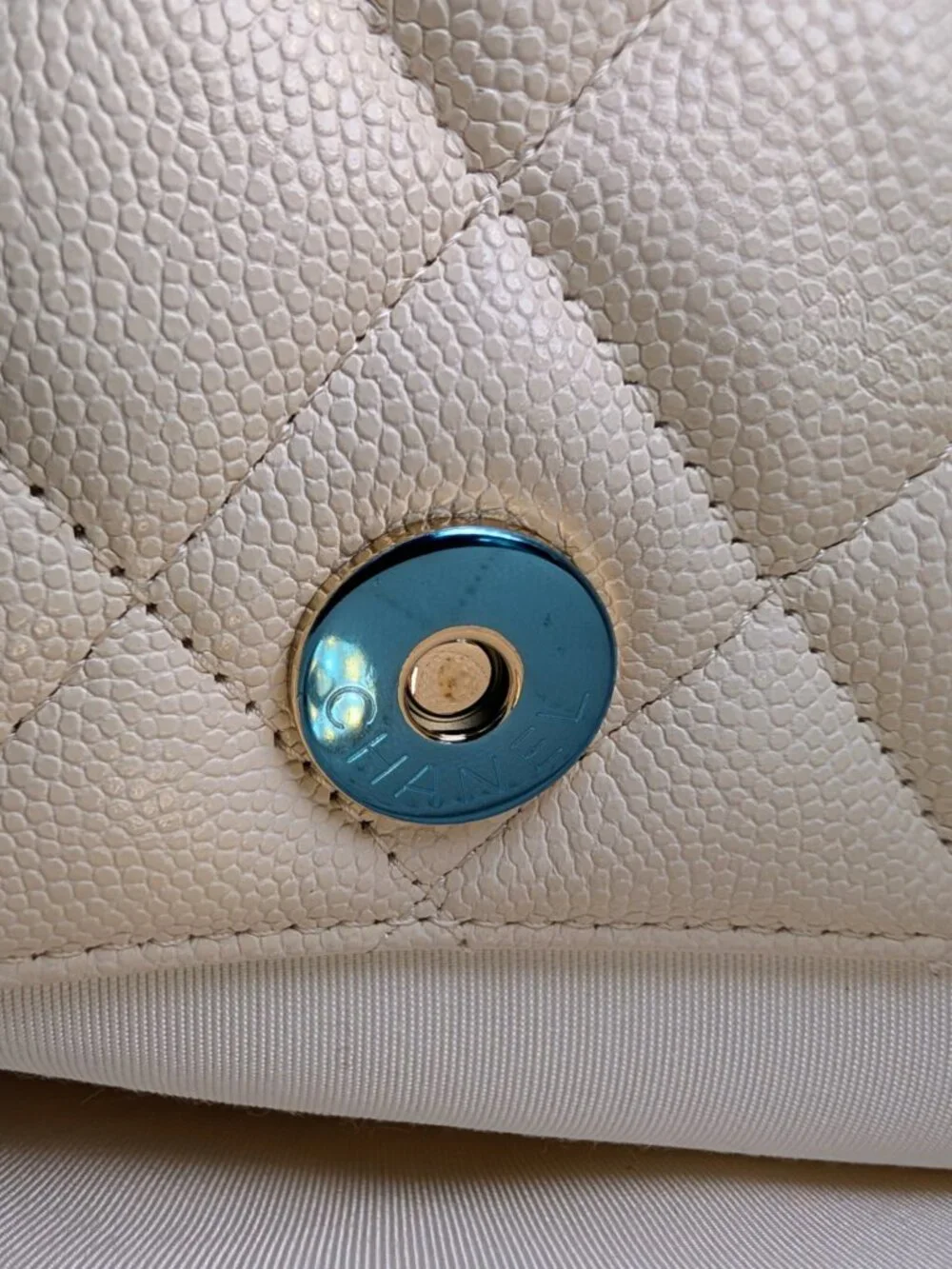 Chanel White Caviar Leather Classic Shopping Tote (GST) Turnlock Bag